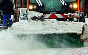Schneefräsen und Schneeflüge sind weiter im Einsatz. Großenteils aber, ohne Salz zu streuen. (Foto: Strandmann/Archiv)