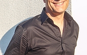Kai-Ove Kessler kennen viele auch aus einem anderen Genre – als Schlagzeuger der Elmshorner Rockband „Bad Sister“. (Foto: Kai-Ove Kessler)