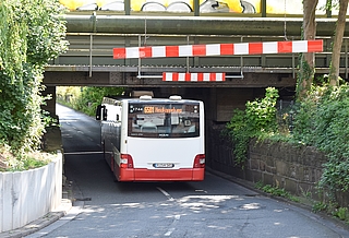 Der Geschwister-Scholl-Tunnel ist im Kernbestand 137 Jahre alt. Nach Aussage der Verwaltung ist das Bauwerk für heutige Verkehrsanforderungen „zu klein, zu schmal, zu kompliziert“. (Foto: Frank)