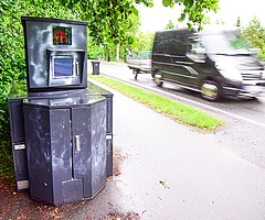 Der Blitzer "Zeus" stand am Donnerstag und Freitag, 5. und 6. Juni, in Heidgraben an der Hauptstraße. (Foto: Frank)
