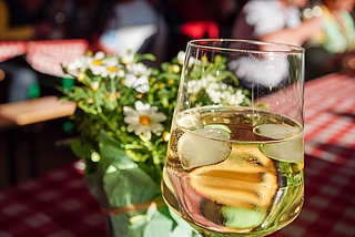 Die Freiwillige Feuerwehr Moorrege feiert am Sonnabend, 21. Juni, ihr 2. Weinfest. (Foto: Freiwillige Feuerwehr Moorrege)