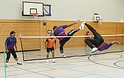 Bei der Sportart Sepak Takraw darf der Ball nicht mit allen Körperteilen außer den Händen geworfen werfen. (Foto: Spötta)