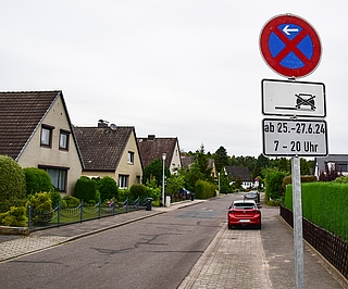 Im Fritz-Lau-Weg werden von Dienstag bis Donnerstag, 25. bis 27. Juni, jeweils von 7 bis 20 Uhr beidseitig Halteverbote gelten. (Foto: Frank)