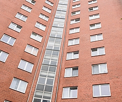 13 Stockwerke und 72 Wohnungen: In der Meteorstraße steht eines der größten Hochhäuser Elmshorns. (Foto: Frank)