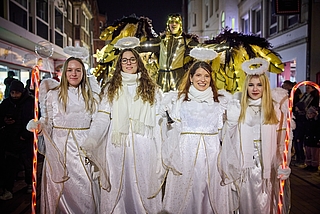 Auch die Elmshorner Engel laufen bei der Weihnachtsparade mit. (Foto: Marco Grundt)