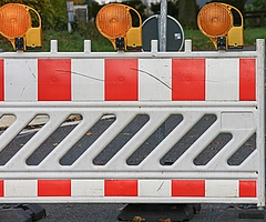 Die Pinnauallee wird auf der Klappbrücke halbseitig gesperrt. (Symbolfoto: Pixabay)
