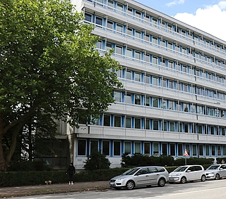 Auch das Elmshorner Finanzamt ist betroffen. (Archiv: Strandmann)