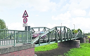 Die Wassersteine unterhalb der Brücke sollen neu verlegt werden. (Foto: Frank)