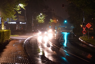 In Jürgen-Siemsen-Straße soll die Kanalisation saniert werden. Die Bauarbeiten werden allerdings bereits vor dem abgebildeten Abschnitt enden. (Foto: Frank)