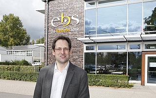 Kevin Amberg, Leiter der Elsa-Brändström-Schule in Elmshorn, bedauert es, dass er knapp 40 Absagen erteilten muss. (Archiv: Strandmann)