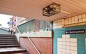 Die Elmshorner Bahnhofsunterführung wird mit Kameras überwacht. Die Stadt sieht keine Notwendigkeit, den Alkoholkonsum zu verbieten. (Archiv: Frank)