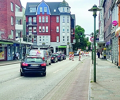 In der Holstenstraße ist Richtung Innenstadt Endstation. Es geht nur linksherum in die Geschwister-Scholl-Straße. (Foto: Strandmann) 