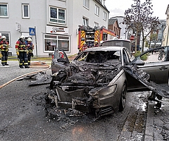 Der Motorraum des Audi brannte komplett aus. (Foto: Frank)