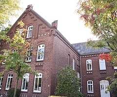 Aus Sicht der Elterninitiative Tornesch wird der Altbau der Johannes-Schwennesen-Schule den Anforderungen an modernen Unterricht nicht gerecht. (Foto: Frank)